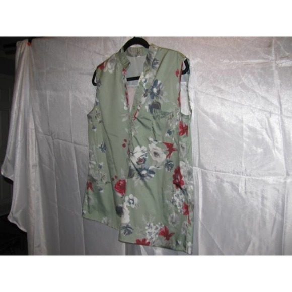 Amazon top, size XL, spring green floral sleeveless collar Button front. - Picture 2 of 9